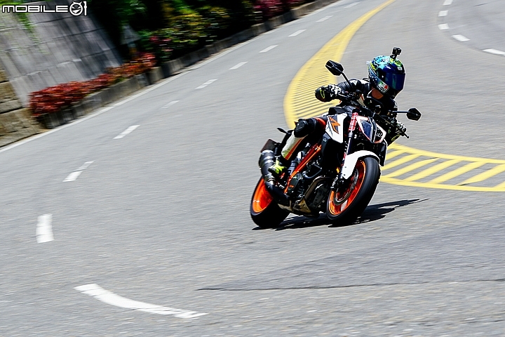 2018 KTM 1290 Super Duke R -電控系統從加速的開始就有循跡系統輔助 2018 KTM 1290 Super Duke R -電控系統從加速的開始就有循跡系統輔助