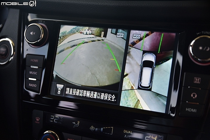 Nissan X-Trail 網友飛行傘體驗會-360度環景影像系統在2.0 2WD玩美影音版以上車行便列為標配。 Nissan X-Trail 網友飛行傘體驗會-360度環景影像系統在2.0 2WD玩美影音版以上車行便列為標配。