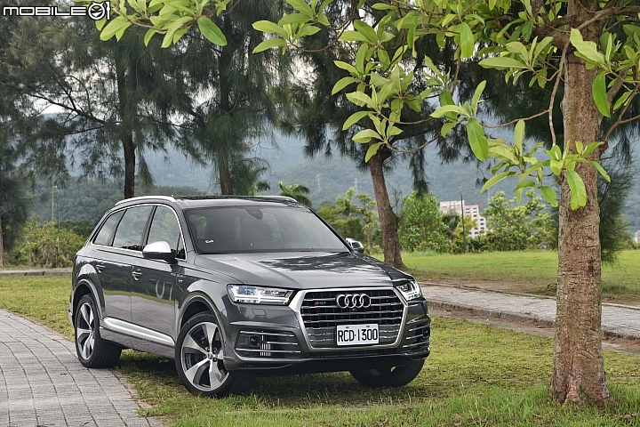 Audi SQ7全能型SUV試駕 八缸+三渦輪的不凡身手體驗！