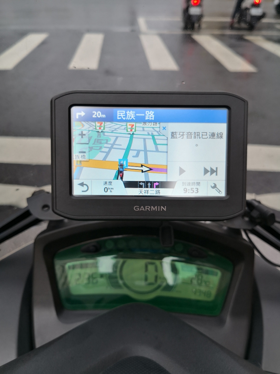 Garmin zūmo 396導航機 X YAMAHA Tricity 155安裝與使用心得