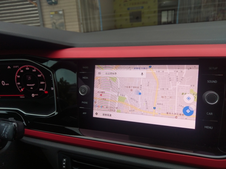 VW polo GTI 開車也能看第四台 google map 還有測速 ~~~必開的影音