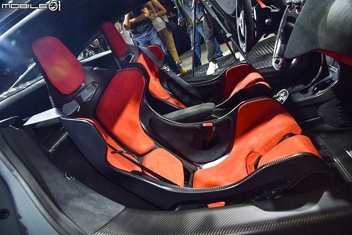 McLaren 600LT 碳纖維賽車桶椅不只可減去車重,相信包覆性也是一流 McLaren 600LT 碳纖維賽車桶椅不只可減去車重,相信包覆性也是一流