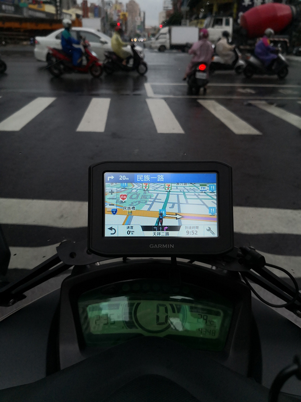 Garmin zūmo 396導航機 X YAMAHA Tricity 155安裝與使用心得