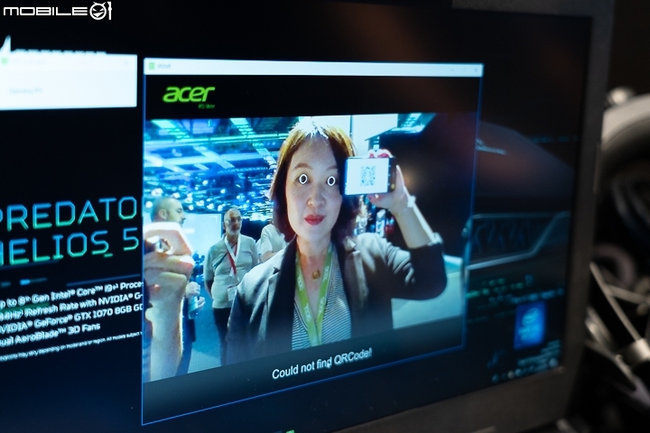Acer OJO500 MR 頭戴裝置-運用內建的使用者瞳距 (IPD) 滾輪,和獨家專利的手機應用程式來測量 IPD 距離 (眼睛瞳孔與顯示畫面之間的間隙) Acer OJO500 MR 頭戴裝置-運用內建的使用者瞳距 (IPD) 滾輪,和獨家專利的手機應用程式來測量 IPD 距離 (眼睛瞳孔與顯示畫面之間的間隙)