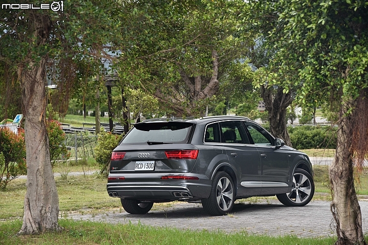 Audi SQ7全能型SUV試駕 八缸+三渦輪的不凡身手體驗！