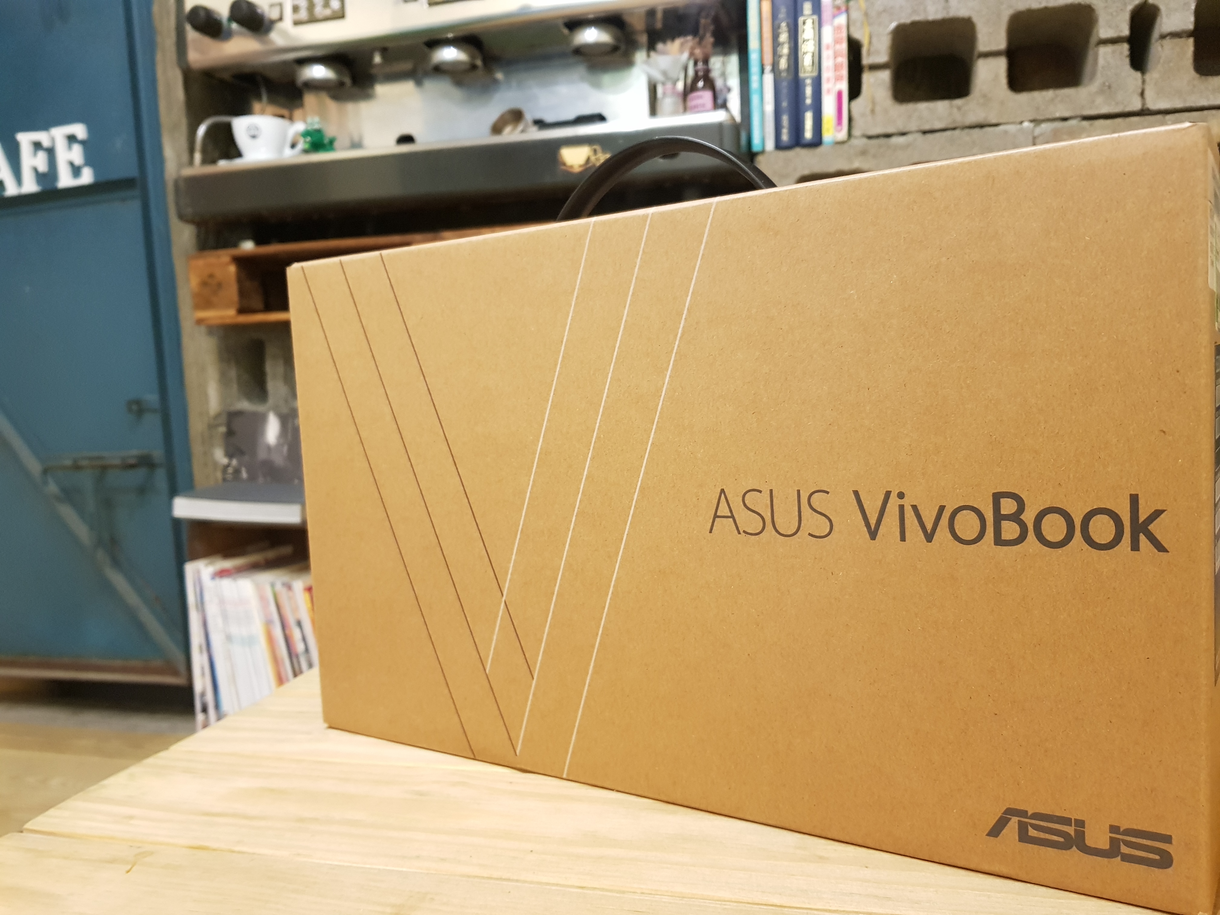 【小宅開箱】【閒聊】ASUS VivoBook S13 S330UN 雙 V 隨我玩勝大視界