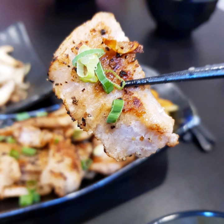 【台南鐵板料理】吹牛哥 炭火炙燒鐵板料理|四人同行一人免費|肉食主義新福音|享受天堂般的頂級肉香|直火碳燒平價鐵板燒