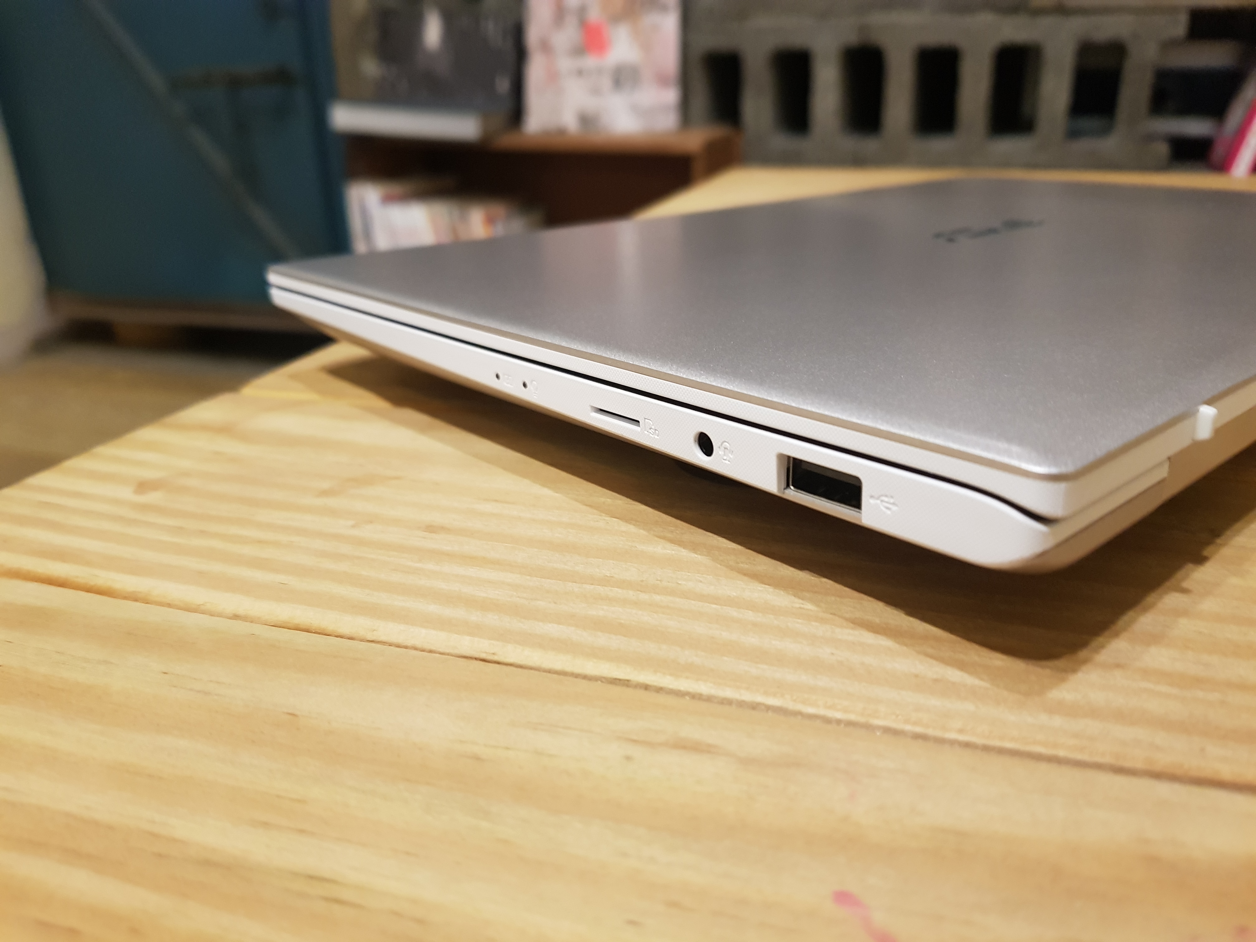 【小宅開箱】【閒聊】ASUS VivoBook S13 S330UN 雙 V 隨我玩勝大視界