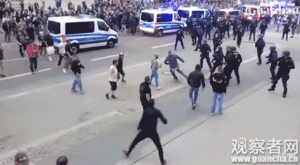 德6000極右翼反移民抗議者集結街頭 有人行納粹禮 薩州長稱以堅定的立場處置州內極端分子