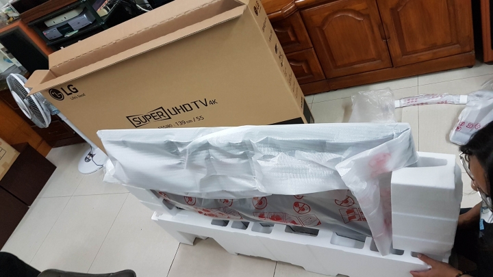(已購買含開箱謝謝各位)55" or 65" 不知要選哪一台,請幫忙推薦謝謝!