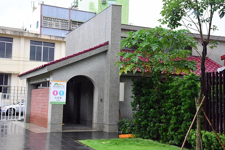 高雄大樹區九曲堂泰芳鳳梨罐頭工場
