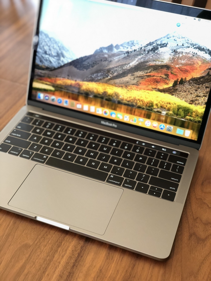 MacBook Pro 13 2018開箱 & Wraplus保護貼