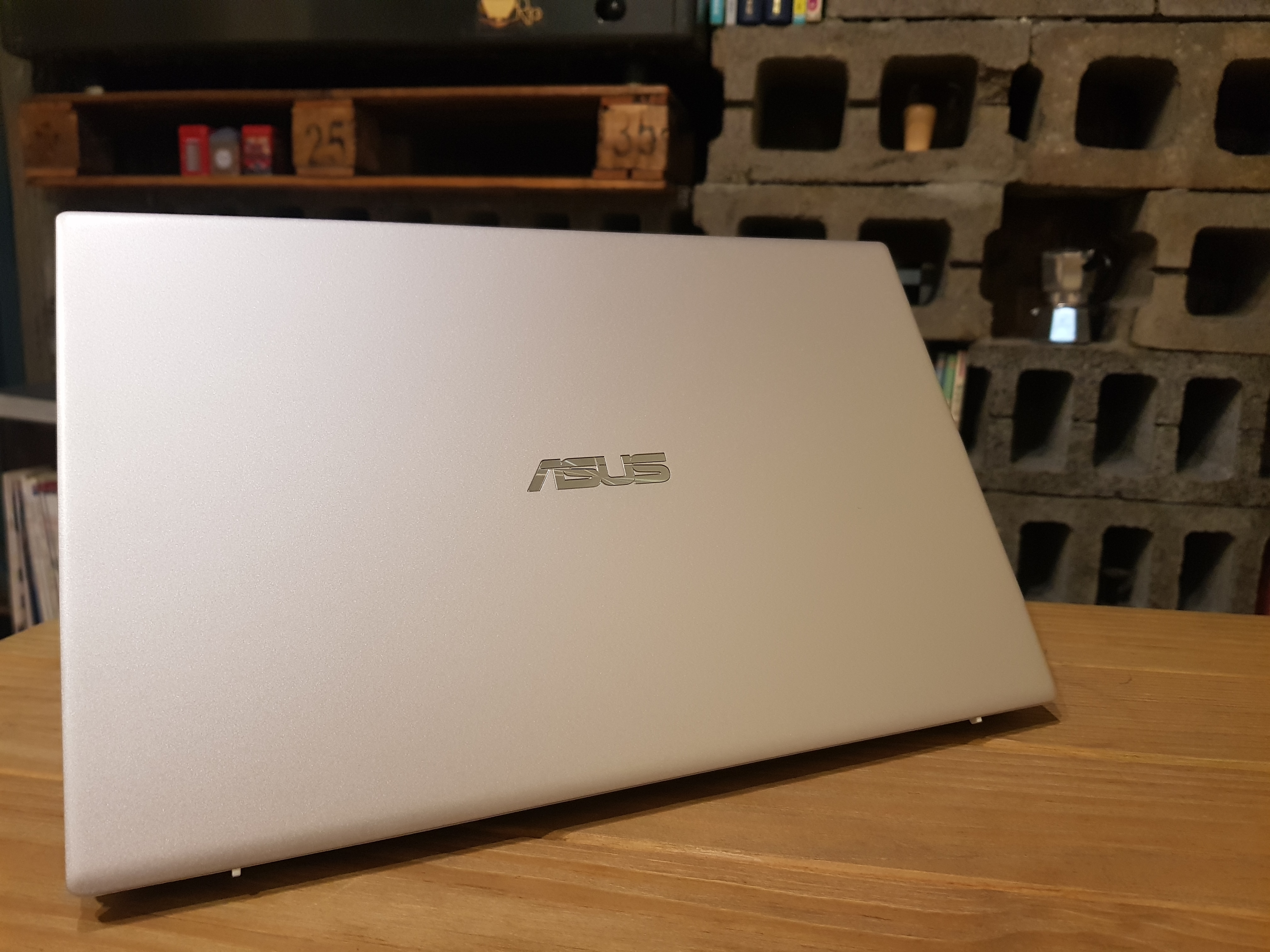 【小宅開箱】【閒聊】ASUS VivoBook S13 S330UN 雙 V 隨我玩勝大視界