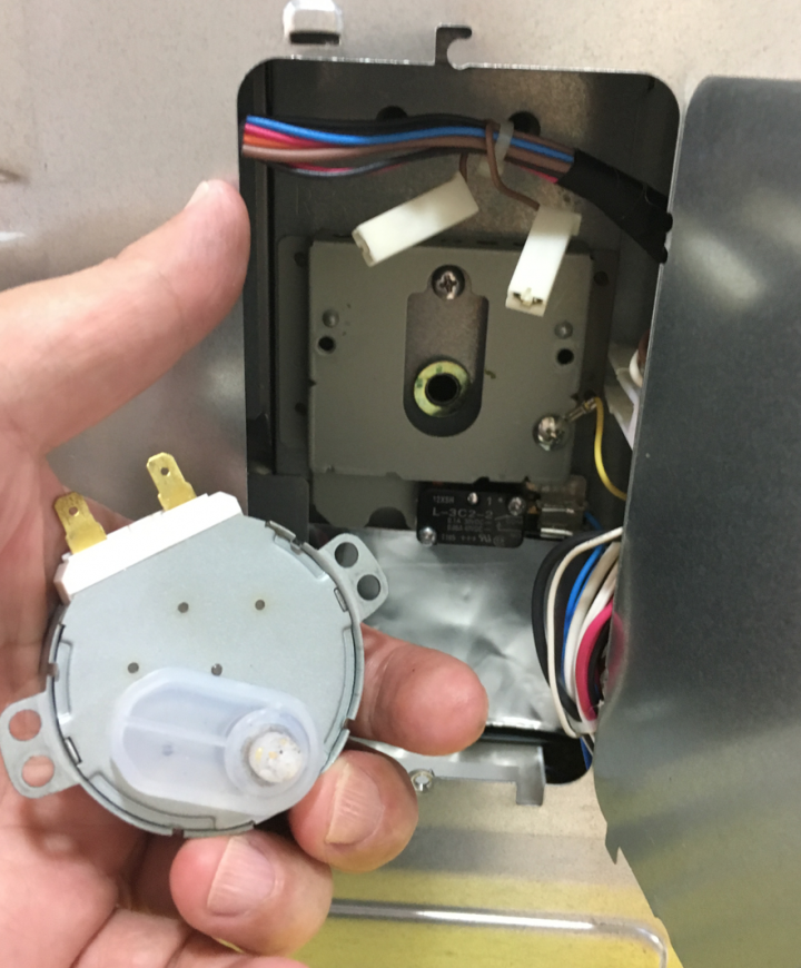 日立水波爐 MRO-RS8 微波時快爆炸的怪聲
