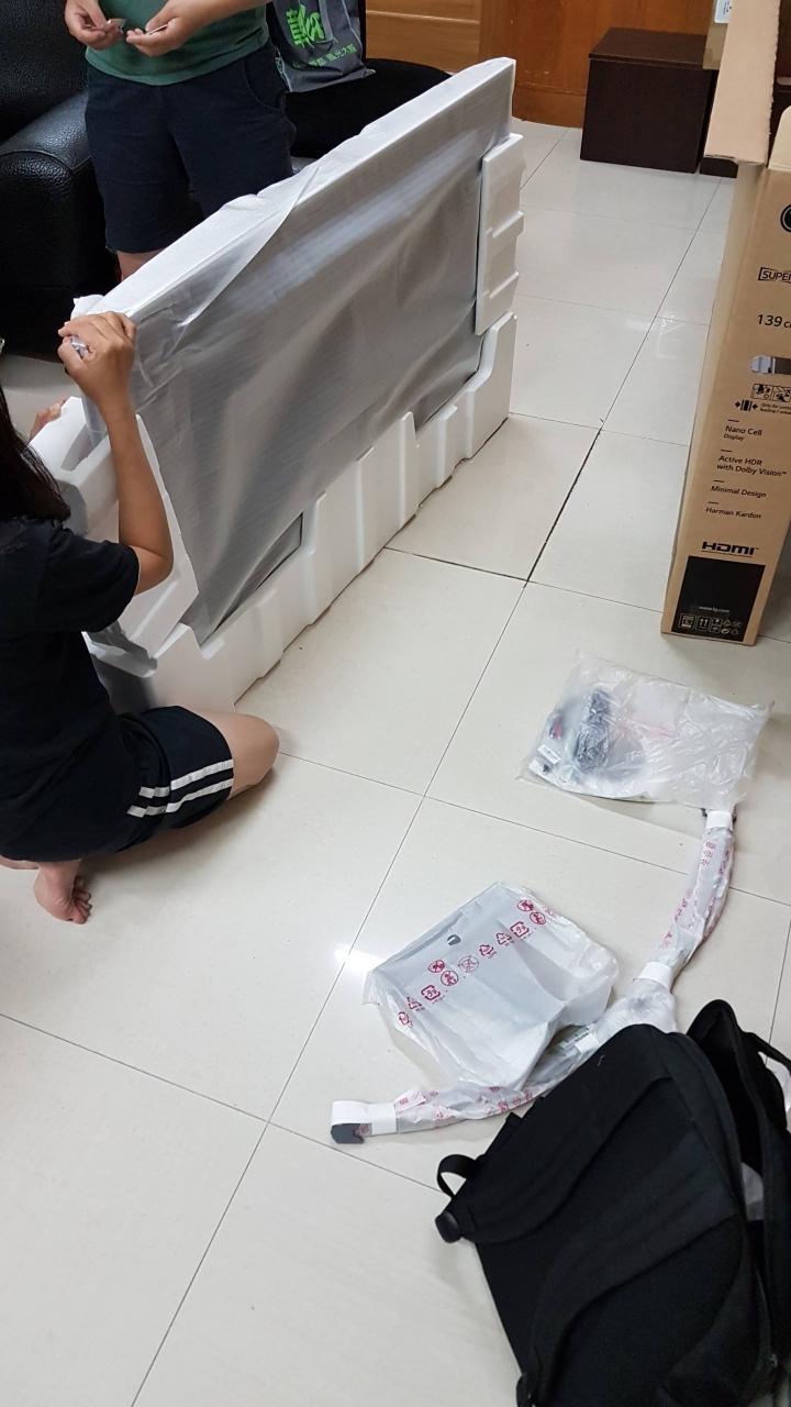 (已購買含開箱謝謝各位)55" or 65" 不知要選哪一台,請幫忙推薦謝謝!