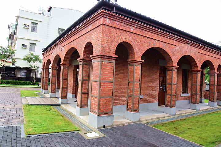 高雄大樹區九曲堂泰芳鳳梨罐頭工場