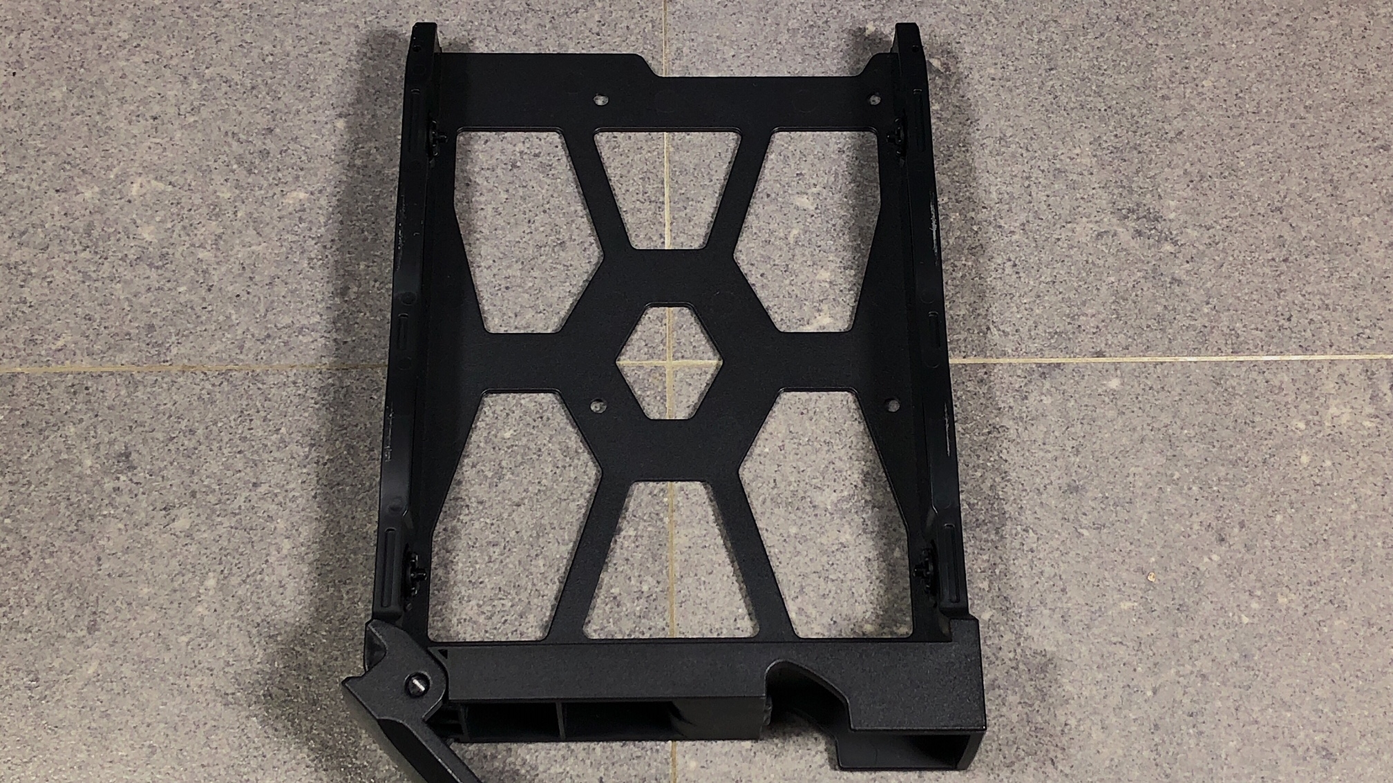 10G網路NAS的入門首選 - ASUSTOR AS4004T 4Bay NAS (開箱與基本安裝)