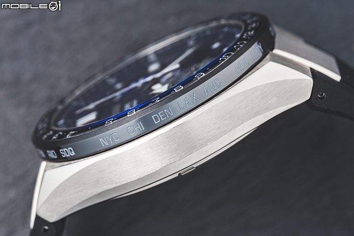 Seiko Astron SSE167J1-從錶框外圈連接到錶耳的部分同樣是鈦金屬材質,切針對不同角度的切面賦予不同的打磨方式 Seiko Astron SSE167J1-從錶框外圈連接到錶耳的部分同樣是鈦金屬材質,切針對不同角度的切面賦予不同的打磨方式