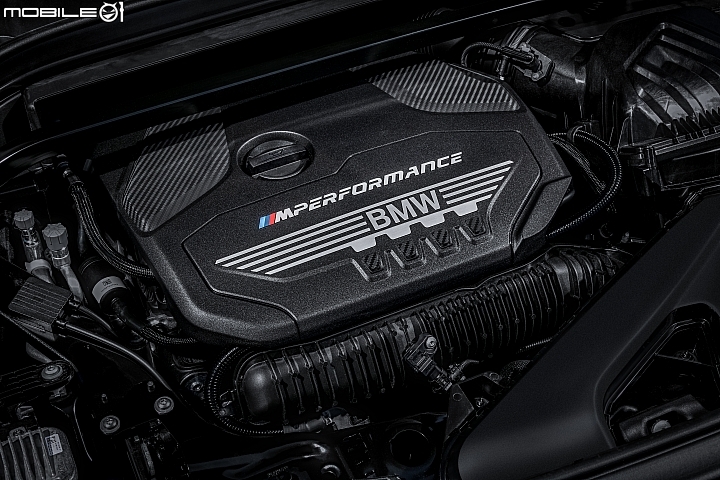 BMW X2 M35i 作為首度採用2.0升四缸渦輪增壓引擎的M Performance車系,擁有306hp/45.9kgm最大動力。 BMW X2 M35i 作為首度採用2.0升四缸渦輪增壓引擎的M Performance車系,擁有306hp/45.9kgm最大動力。