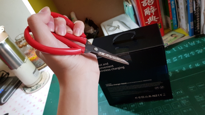 三星無線充電盤開箱(EP-N5100)