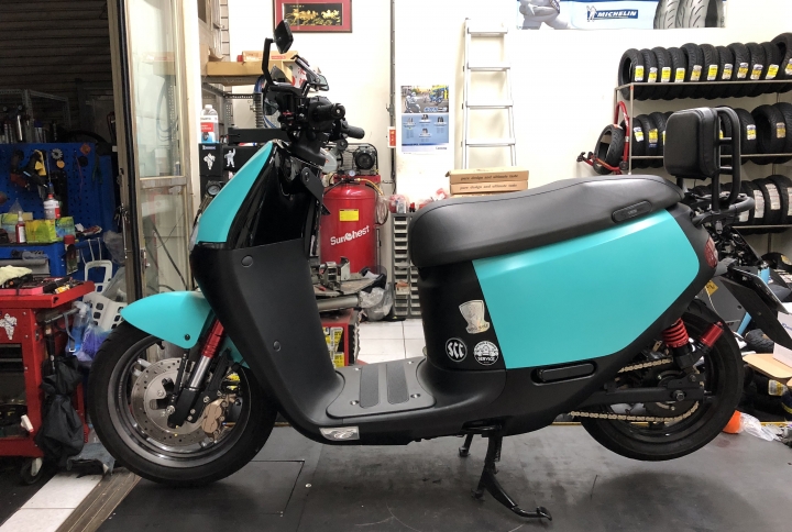 我的 gogoro S2 變裝日誌:烤漆、包膜、水轉印?大亂鬥!