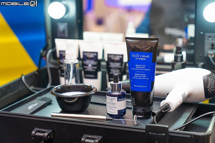 全系列的HAIR RITUEL產品配方調和天然植物萃取、精油、維生素、礦物質與蛋白質,嚴選各產地的優質植物,萃取高品質的活性成分。 全系列的HAIR RITUEL產品配方調和天然植物萃取、精油、維生素、礦物質與蛋白質,嚴選各產地的優質植物,萃取高品質的活性成分。
