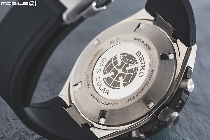Seiko Astron SSE167J1-採用旋入式背蓋設計,能提供更佳的防水性,背蓋上刻有 GPS SOLAR 的字樣。 Seiko Astron SSE167J1-採用旋入式背蓋設計,能提供更佳的防水性,背蓋上刻有 GPS SOLAR 的字樣。