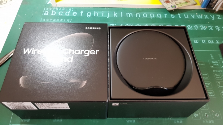 三星無線充電盤開箱(EP-N5100)