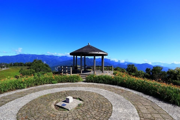 太麻里金針山花季遊