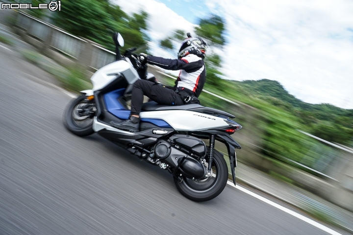 2018 Honda NSS300 出彎拜這次引擎動力提升,可以獲得更順暢的動力輸出反應,NSS300 的確不容小看。 2018 Honda NSS300 出彎拜這次引擎動力提升,可以獲得更順暢的動力輸出反應,NSS300 的確不容小看。