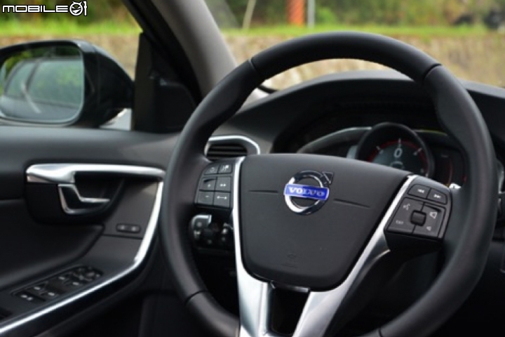 【AJ今天不開箱】來聊聊VOLVO給我的感覺吧-V60 CC