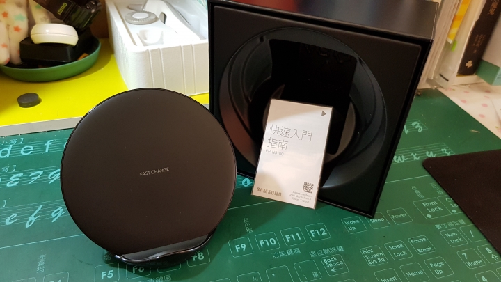 三星無線充電盤開箱(EP-N5100)