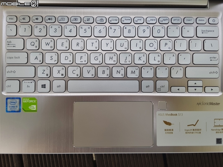 (開箱) 13吋螢幕塞11吋機身ASUS VivoBook S330UN 閃漾金