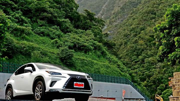 對岸的汽車頻道拆了一輛NX300來證明它是不是酸民口中的高級RAV4!