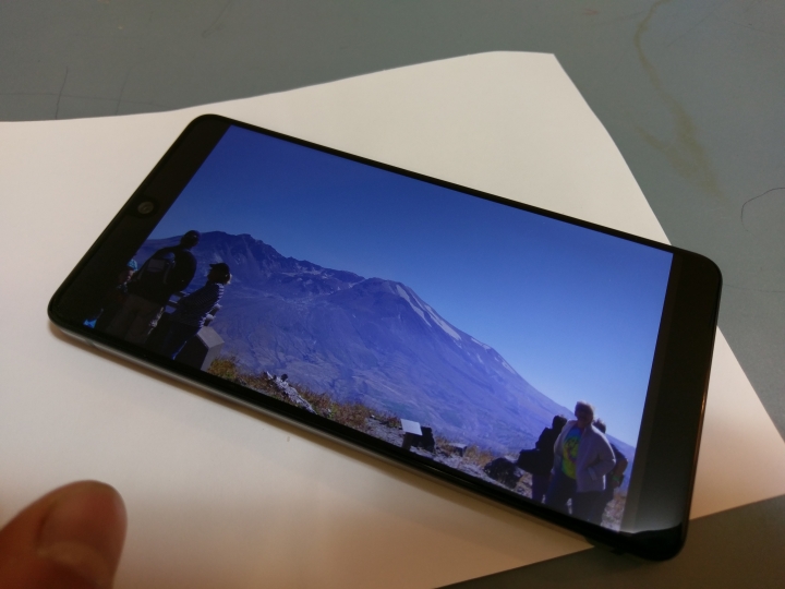 遲來的Essential PH-1