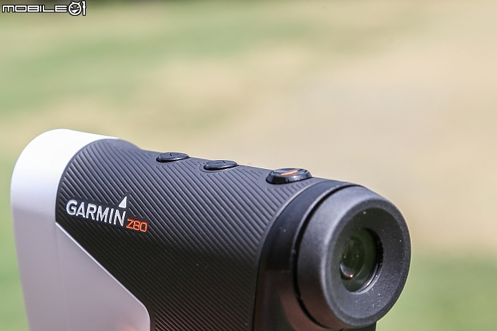 Garmin Approach Z80雷射測距儀-AR擴增實境技術是該產品的主要打的亮點,全彩OLED顯示提供2D的全彩球場畫面,內建全球超過41,000幅的球道地圖,當然也包含台灣共63座的高爾夫球場。 Garmin Approach Z80雷射測距儀-AR擴增實境技術是該產品的主要打的亮點,全彩OLED顯示提供2D的全彩球場畫面,內建全球超過41,000幅的球道地圖,當然也包含台灣共63座的高爾夫球場。