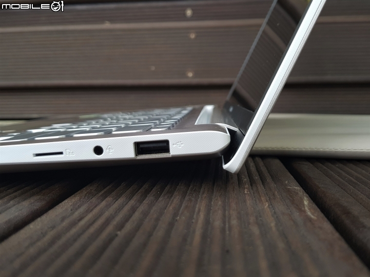 (開箱) 13吋螢幕塞11吋機身ASUS VivoBook S330UN 閃漾金