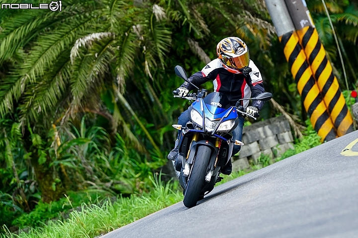 aprilia Tuono V4 RR 試駕 跑車靈魂裸裝上路