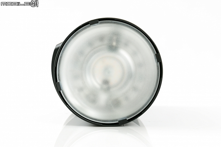Profoto B10 外拍燈動手玩!LED 模擬燈加入可變色溫設計,藍牙搭配 APP 操作更精準!