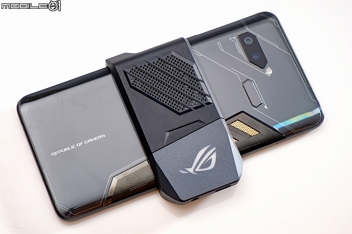 跳脱行動電競思維!華碩ROG Phone全套配件體驗