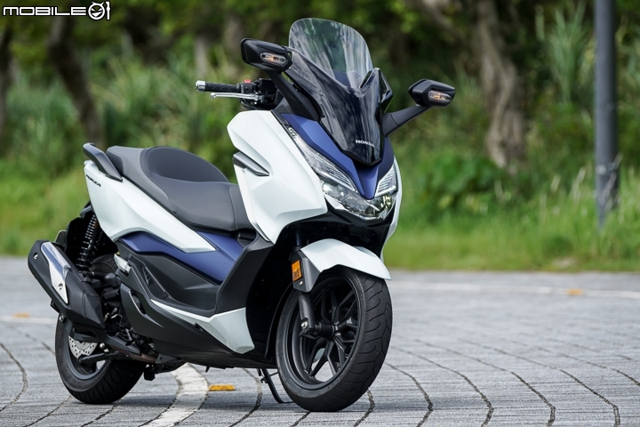 2018 Honda NSS300 本田這次將 NSS300 改為更運動化的外型,操控感也跟著外形同步提升。 2018 Honda NSS300 本田這次將 NSS300 改為更運動化的外型,操控感也跟著外形同步提升。