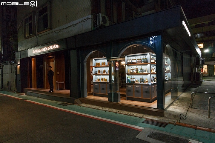 蘇格登原酒品酩會,選擇在全新的帝亞吉歐威士忌會所(Diageo Malts Society)舉辦。會所的位置座落在捷運信義安和站附近 蘇格登原酒品酩會,選擇在全新的帝亞吉歐威士忌會所(Diageo Malts Society)舉辦。會所的位置座落在捷運信義安和站附近