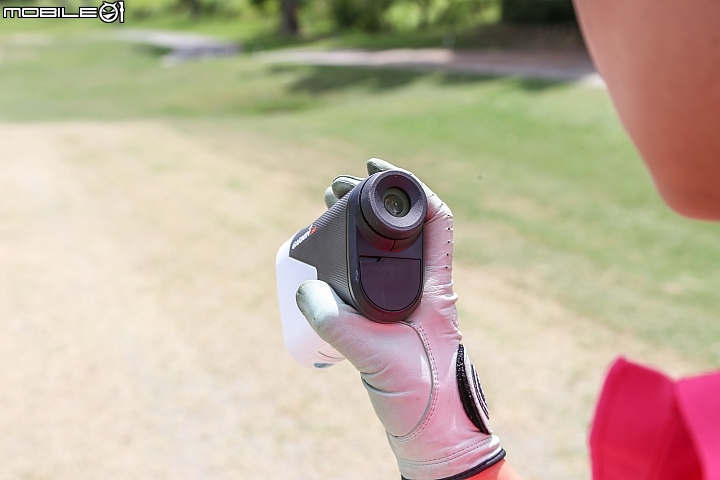 高爾夫球素人球員-龐龐使用Garmin Approach Z80雷射測距儀 高爾夫球素人球員-龐龐使用Garmin Approach Z80雷射測距儀