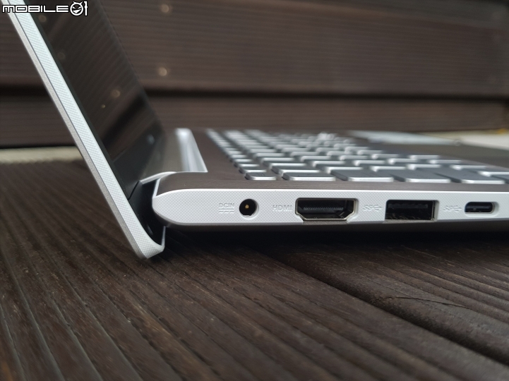 (開箱) 13吋螢幕塞11吋機身ASUS VivoBook S330UN 閃漾金