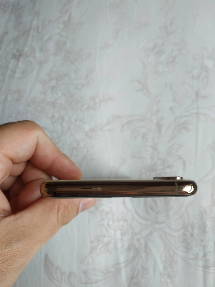 iPhone XS MAX 金色開箱