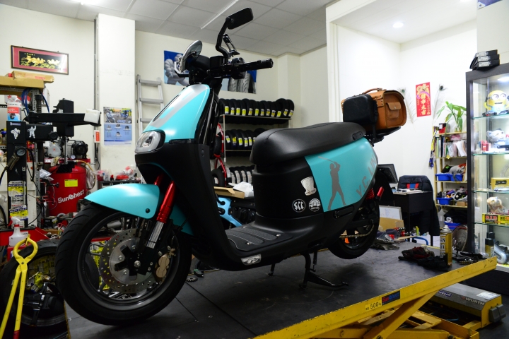 我的 gogoro S2 變裝日誌:烤漆、包膜、水轉印?大亂鬥!