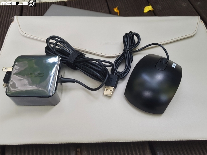 (開箱) 13吋螢幕塞11吋機身ASUS VivoBook S330UN 閃漾金