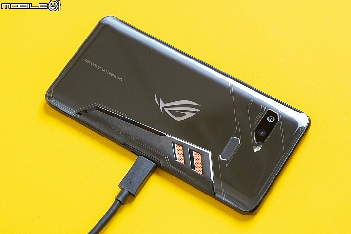 跳脱行動電競思維!華碩ROG Phone全套配件體驗
