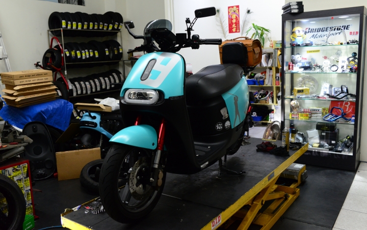 我的 gogoro S2 變裝日誌:烤漆、包膜、水轉印?大亂鬥!