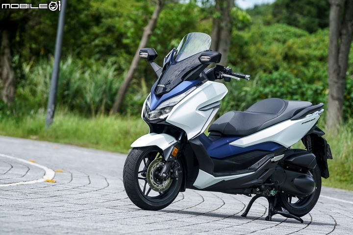 2018 Honda NSS300 改以具有運動性的外觀設計,許多配備也直接下放,例如 LED 大燈組與電動可調風鏡。 2018 Honda NSS300 改以具有運動性的外觀設計,許多配備也直接下放,例如 LED 大燈組與電動可調風鏡。